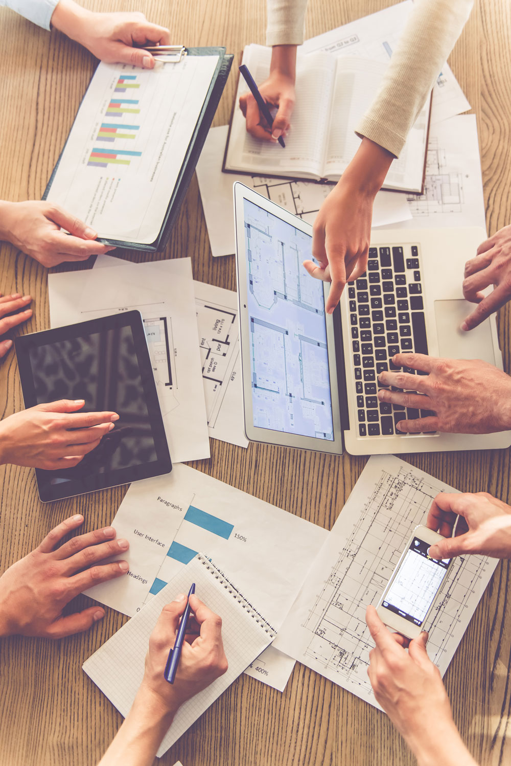 business-people-using-gadgets