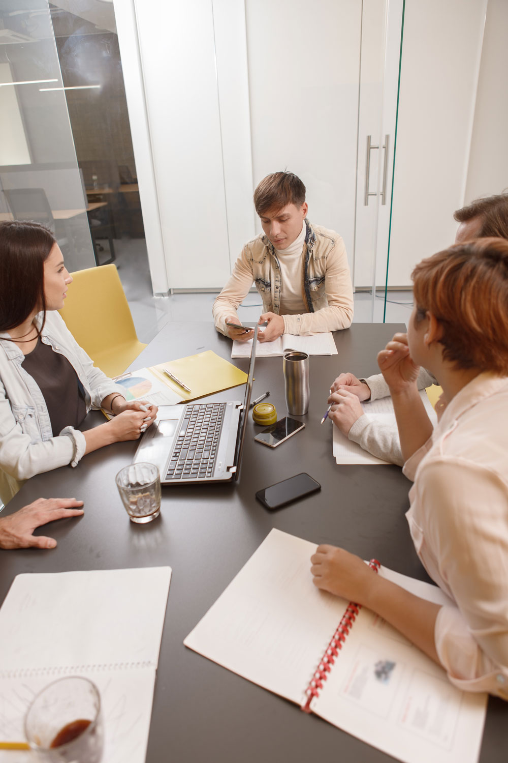 team-meeting-office